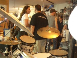 Endlich im Musikuniversum! Alkbottle feiert.