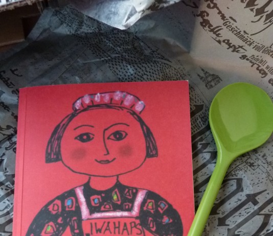 Über den Tisch gezogen – der Strudelteig.