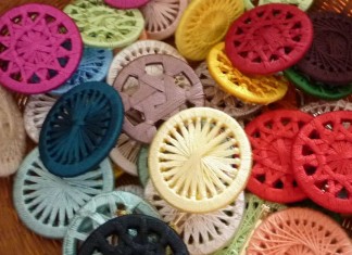 Knopf Hoch! – ist das Motto Österreichs einziger Zwirnknopferzeugung.