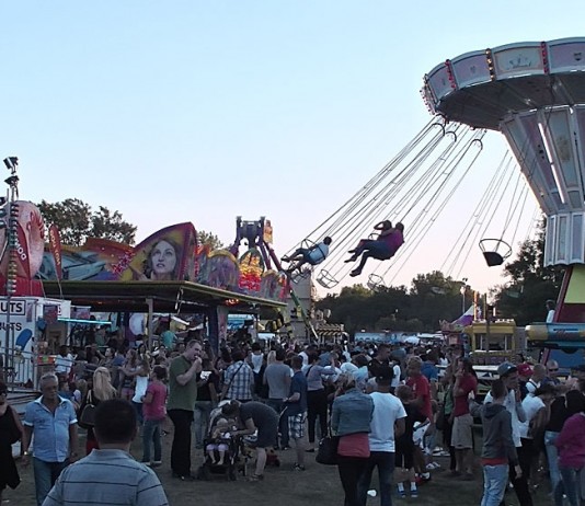 140.Jedleseer Großkirtag. Riesenschaumrollen und Autodrom.