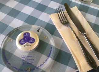 Fraaanz! Herr Ober! Fräulein! oder der Vöslauer Acti Waiter.