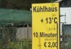 Sich selbst im Blumen-Kühlhaus kühlen wo keine Nelken welken Im Kühlhaus bei + 13 Grad C sich 10 Minuten abkühlen um € 2,00.
