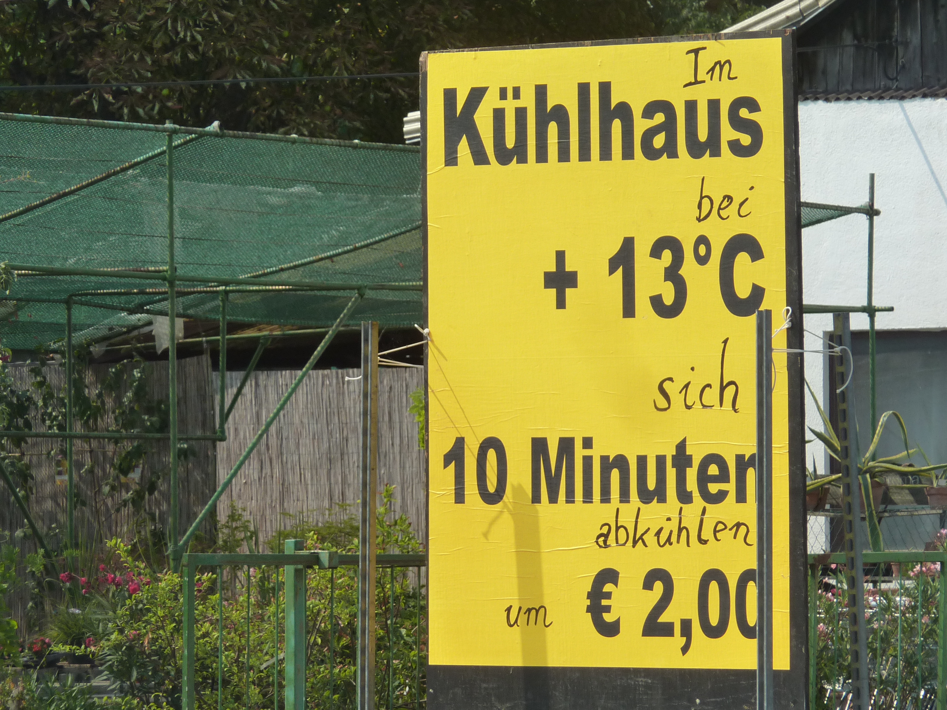 Im Kühlhaus bei + 13 Grad C sich 10 Minuten abkühlen um € 2,00.
